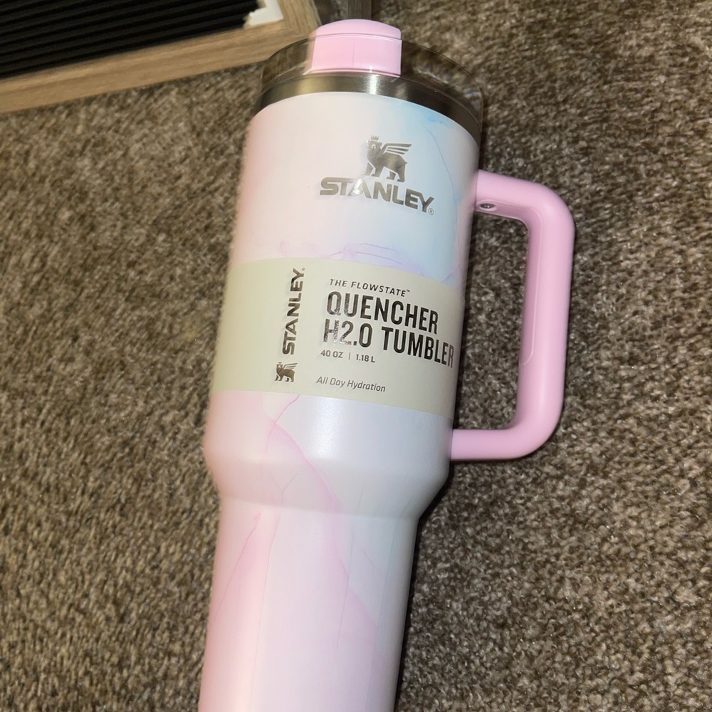 Stanley 40oz Tumbler - Picture 3 of 5